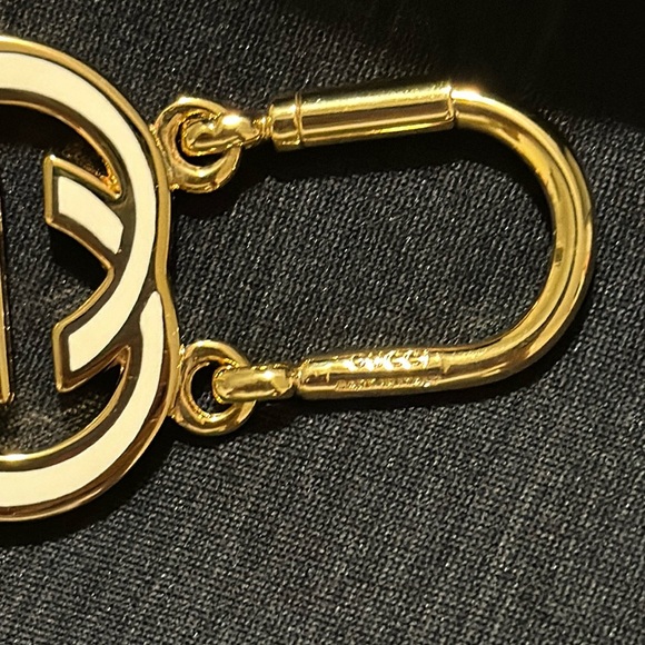 Gucci Key Chain, double “G”. Made with in Italy. Never used.  Gift box included - Picture 4 of 9